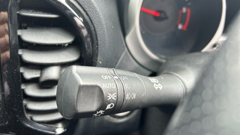 Nissan Juke 1.5 dCi N-Connecta 5dr Diesel Hatchback